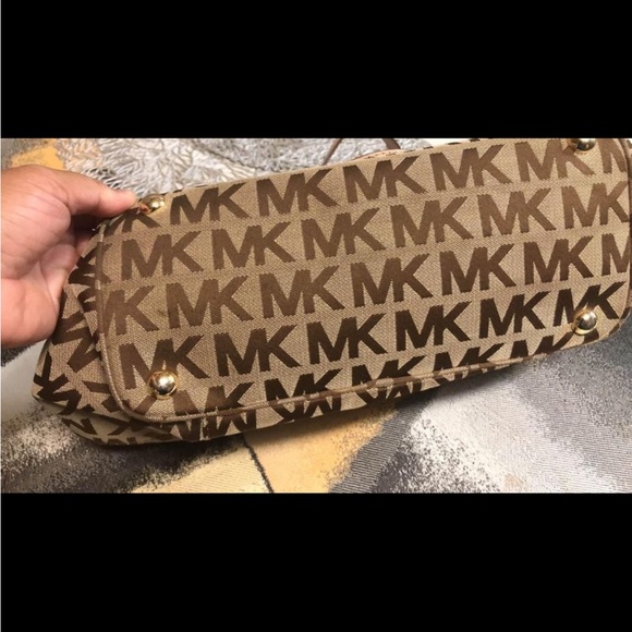 Coach - Picture 4 of 7